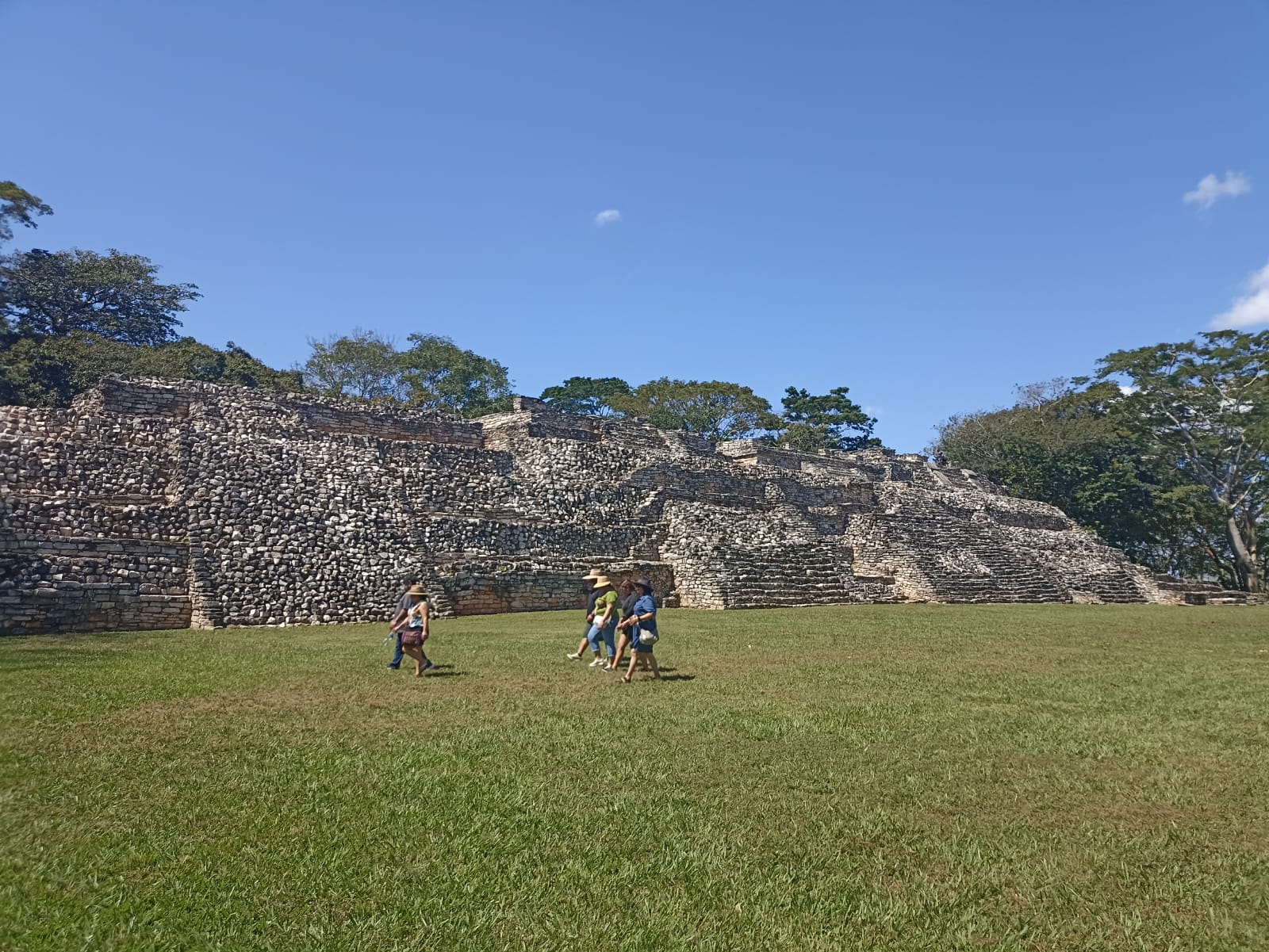 ZONA ARQUEOLÓGICA DE POMONÁ Y CASCADA EL SALTO